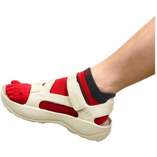 [Ving] รองเท้าแตะรุ่น Kirion 1.5 Turtle Dove จับคู่ถุงเท้า 5 นิ้ว / ถุงเท้าข้อยาว