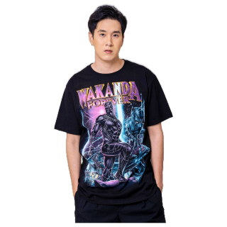 VATANA - เสื้อยืดคอกลม สีดำ พิมพ์ลาย WAKANDA FOREVER | UNISEX T-SHIRT | GLOW IN THE DARK