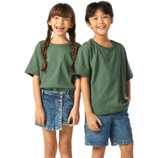 Yuedpao Kids Oversized Timeless ผ้าหนายับยากรีดง่าย เสื้อยืดทรงหลวม ดีไซน์คลาสสิค เสื้อยืดเปล่า โอเวอร์ไซส์ Dark Green
