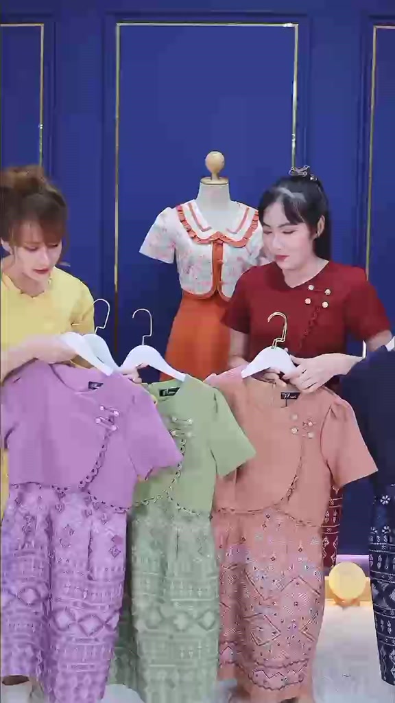 เดรสลายไทยกระดุมมุกรุ่นขายดี 786 ผ้าดี มีซับใน ใส่แล้วสวยตรงปก มุมมองที่ 3