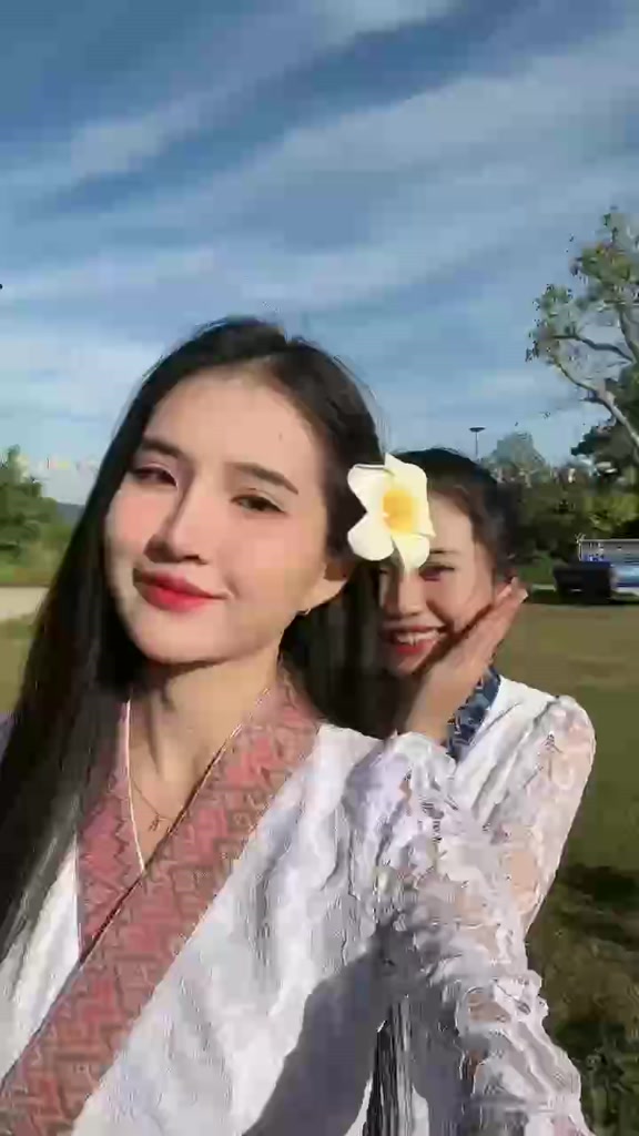 🛍👑 ผ้าถุงสำเร็จ Z35 ทรงสวย ผ้าทอลายทั้งผืน อัดกาวเรียบเนียน พร้อมใส่ งานบุญ-งานแต่ง มุมมองที่ 2
