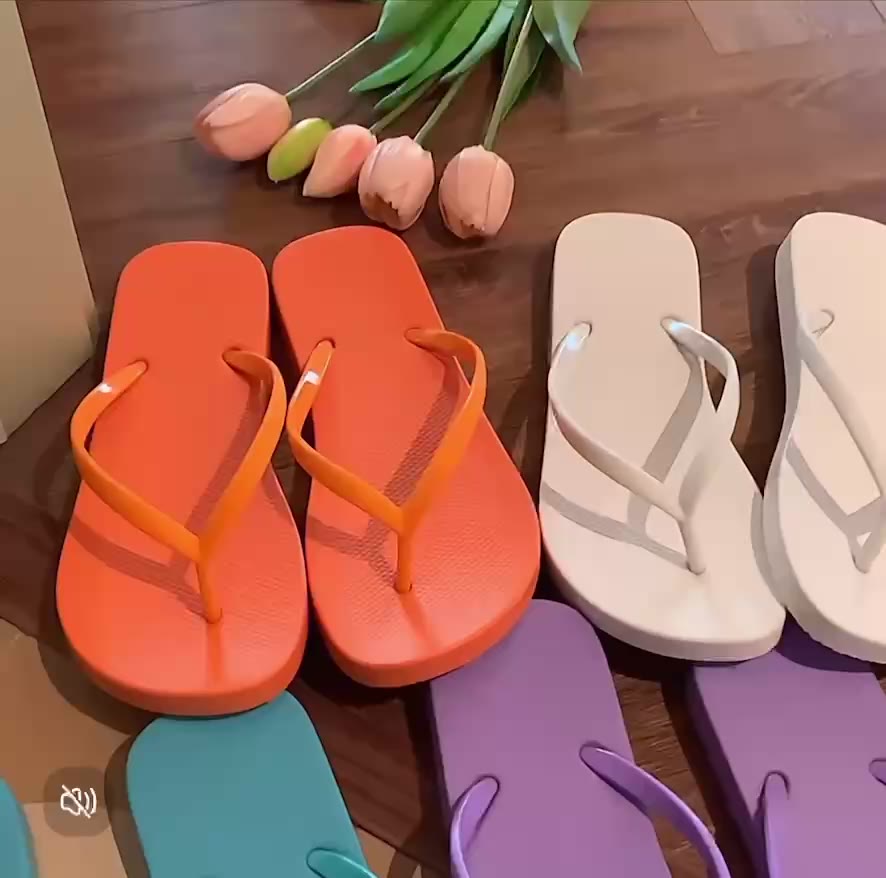 รองเท้าแตะฟองน้ำแบบหนีบรุ่น minimalist