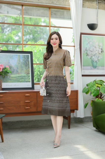 เดรสคอจีนผ้าฝ้ายลายมังกรทอง-ขอพระราชทาน อก36-48 ไซส์ใหญ่ สีสวย เนื้อผ้าดี มุมมองที่ 2