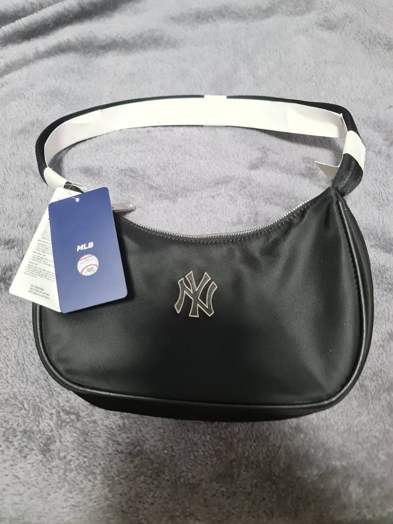 MLB hobo bag designs nylon สายสปอร์ต พิมพ์ ลาย mlb Size 18 x 6 cm