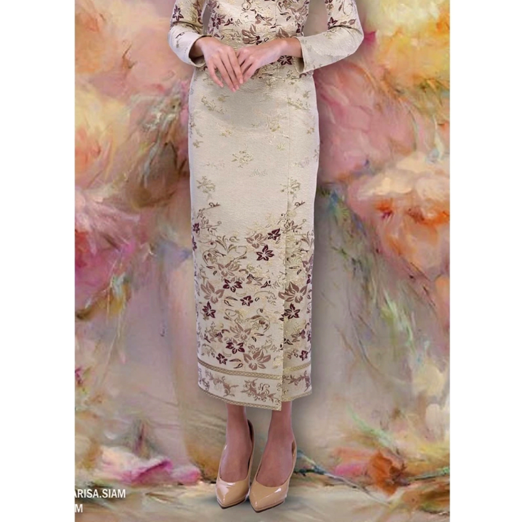 ผ้าถุงตัดสำเร็จลายนูนผสมดิ้นทอง Carisa ซับในนุ่ม ใส่แล้วดูแพง มุมมองที่ 6