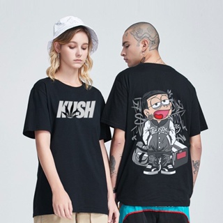 ☑❍✧เสื้อผ้าแฟชั่น KU$H พร้อมเสื้อยืดออกแบบข้อความสำหรับผู้ชาย Black Anime Nobita