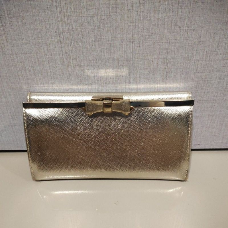 กระเป๋าสตางค์แบรนด์เนมมือ-2-ชาร์ลแอนคีท-สีทอง-สวย-หรู-ดูแพง
