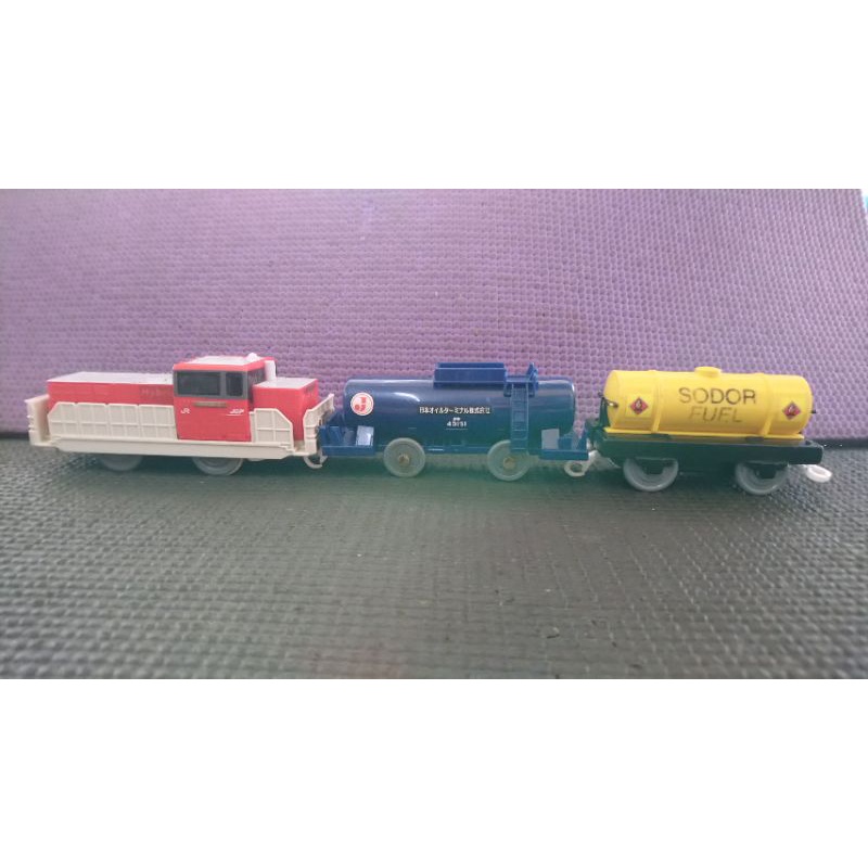 tomy-plarail-รถไฟบรรทุกพ่วงขนส่งน้ำมัน-รถไฟของเล่น