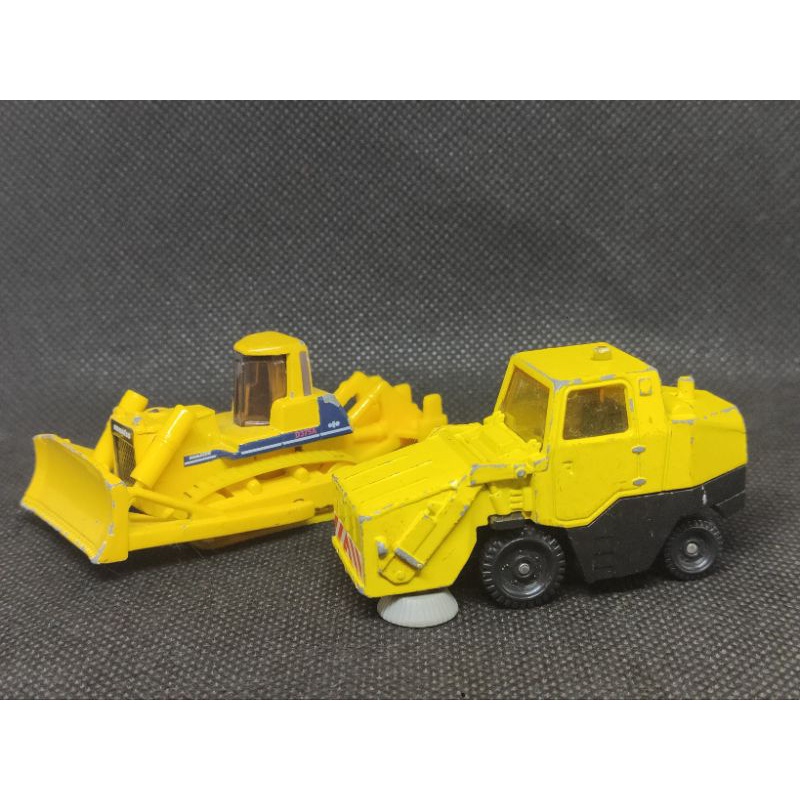 tomica-komatsu-bulldozer-amp-mechanical-sweeper