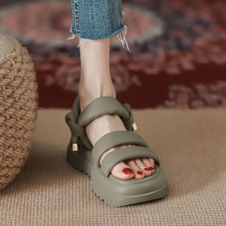 รองเท้าแตะส้นแบน。รัดส้น。 รองเท้าแตะแบบโรมันใส่ได้สองแบบสำหรับฤดูร้อนแมทช์ลุคง่ายสำหรับผู้หญิงปี2022พื้นหนาแบบใหม่ใส่ส