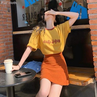 พร้อมส่ง✅ กระโปรงแฟชั่นเอวสูงสีส้ม + เสื้อแขนสั้นพิมพ์ลายตัวอักษรแฟชั่นชุด 2 ชิ้นใหม่ที่เรียบง่ายสำหรับผู้หญิง