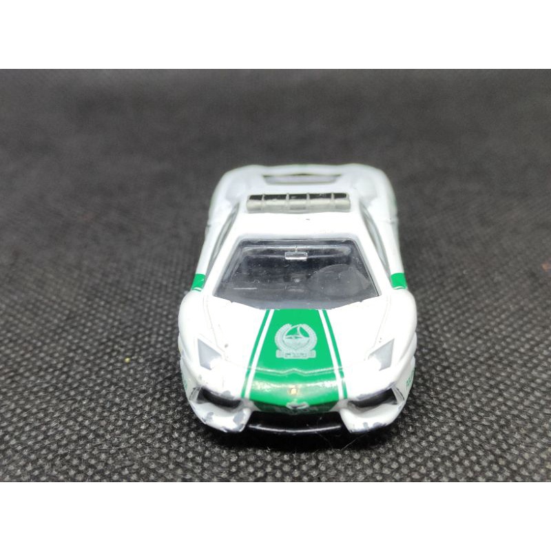 tomica-lamborghini-aventador-lp700-4-dubai-police