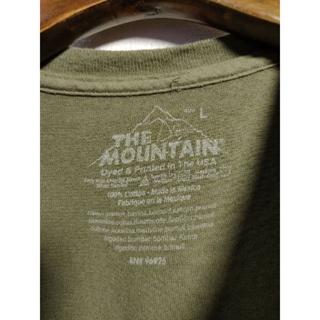 เสื้อยืด มือสอง งานแบรนด์ The Mountain อก 44 ยาว 29