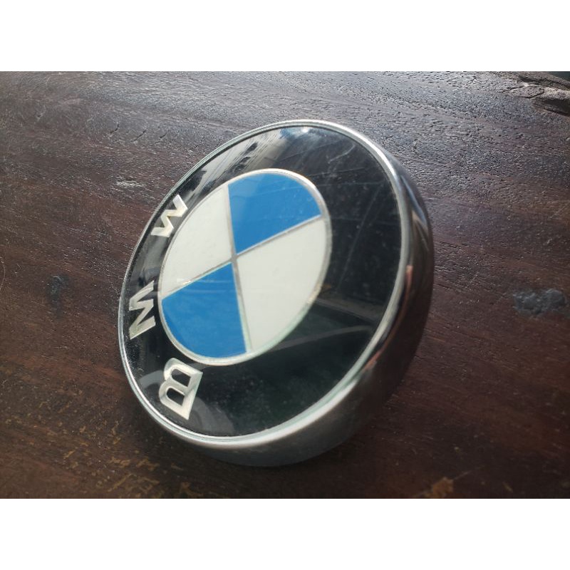 โลโก้-bmw-e46-51148240128-ฝากระโปรงหลัง-มือสองสภาพสมบูรณ์-แท้เดิมโรงงาน