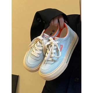 [พร้อมส่ง] รองเท้าผ้าใบ สีขาว เข้ากับทุกการแต่งกาย สําหรับผู้หญิง 2023