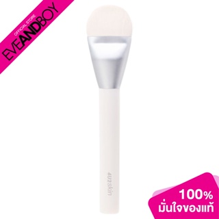 4U2 - Skin Pro Foundation Brush (0.03g.) แปรงแต่งหน้า