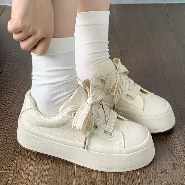 นม-huhu-รองเท้าผู้หญิงสีขาวขนาดเล็ก-2023-ฤดูร้อนสไตล์ใหม่พร้อมกระโปรงรองเท้าบอร์ด-ins-ระบายอากาศทุกการแข่งขันพื้นหนาร