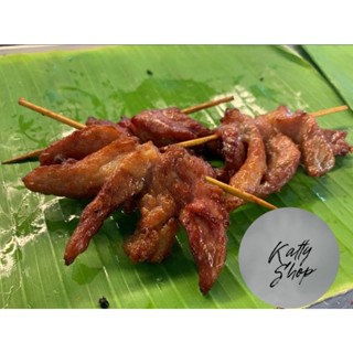 หมูหมักเสียบไม้  (แช่แข็ง) จำนวน 50 ไม้ ต่อแพ็ค แนะนำ ขายไม้ละ10-15 บาท  ทอด ขายพร้อมข้าวเหนียวอร่อยมาก