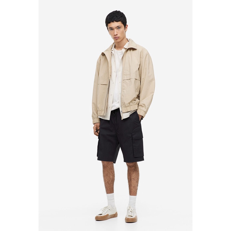 H&M Man Regular Fit Kneelength cargo shorts 1038486_1 Shopee Thailand