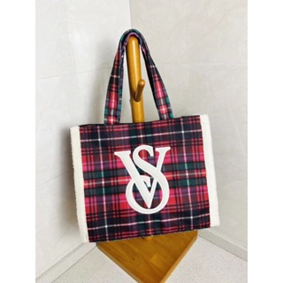 Victorias Secret plaid flannel tote bag กระเป๋าถือ วิคตอเรียซีเคร็ต สีแดง พร้อมส่ง