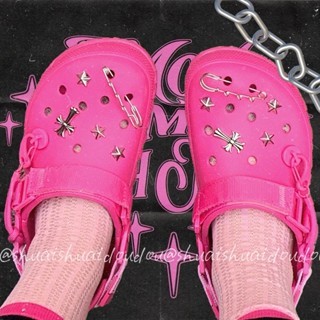 🔥จิ๊บบิทตัวติดรองเท้ามีรู รูปแบบการ์ตูน ตัวติดรองเท้า crocs DIY ตุ๊กตาติดรองเท้า  ตกแต่งสวยงาม สไตล์น่ารัก