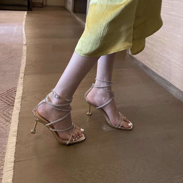 รองเท้าแตะผู้หญิงรองเท้าส้นสูง-rhinestone-รุ่นใหม่สำหรับฤดูร้อนปี2023รองเท้าโรมันแบบเปิดนิ้วเท้าเซ็กซี่แฟชั่นสายรัดส้นเข