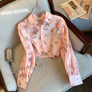พร้อมส่ง💗แฟชั่นญี่ปุ่น เสื้อลายดอกสั้นสีชมพูน่ารัก สไตล์วิทยาลัยใหม่ คอปกโปโล เสื้อแขนยาวบาง
