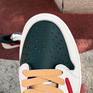 ♙◇☈♀NIKE 2023 Ready stock Travis Scott x Air Jordan 1 Retro Low สีขาวสีแดงสีเขียว AJ1 รองเท้าผ้าใบรองเท้าบาสเก็ตบอล DM78