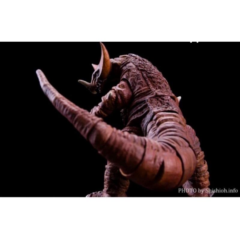 sh-gomora-from-ultraman-fighting-him-monster-new