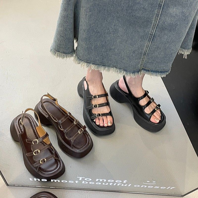 niche-design-roman-รองเท้าแตะผู้หญิงพื้นหนา-all-match-ฤดูร้อนใหม่-2023-พร้อมรองเท้าแตะสายรัดหัวเข็มขัดนางฟ้า