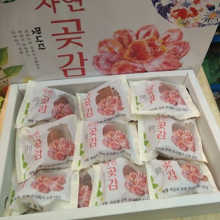 ภาพขนาดย่อของภาพหน้าปกสินค้าพลับแห้งเกาหลี หวานธรรมชาติ หอม หนึบ อร่อย 1 กล่อง 12-13 ชิ้น จากร้าน posh_fruit_shop88 บน Shopee