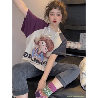 SPOT🍭🚀เย็บเสื้อยืดแขนสั้นวิทยาลัยสตรีเวอร์ชั่นเกาหลีคอกลมหลวมสไตล์ต่างประเทศพิมพ์เทรนด์ยอดนิยม