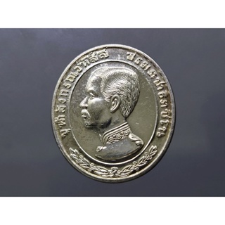 เหรียญเงิน รัชกาลที่5 ที่ระลึก 130 ปี ของการเสด็จฯ สมโภช พระแท่นดงรัง จ.กาญจนบุรี พ.ศ.2537 ขนาดสูง 3 เซ็นติเมตร