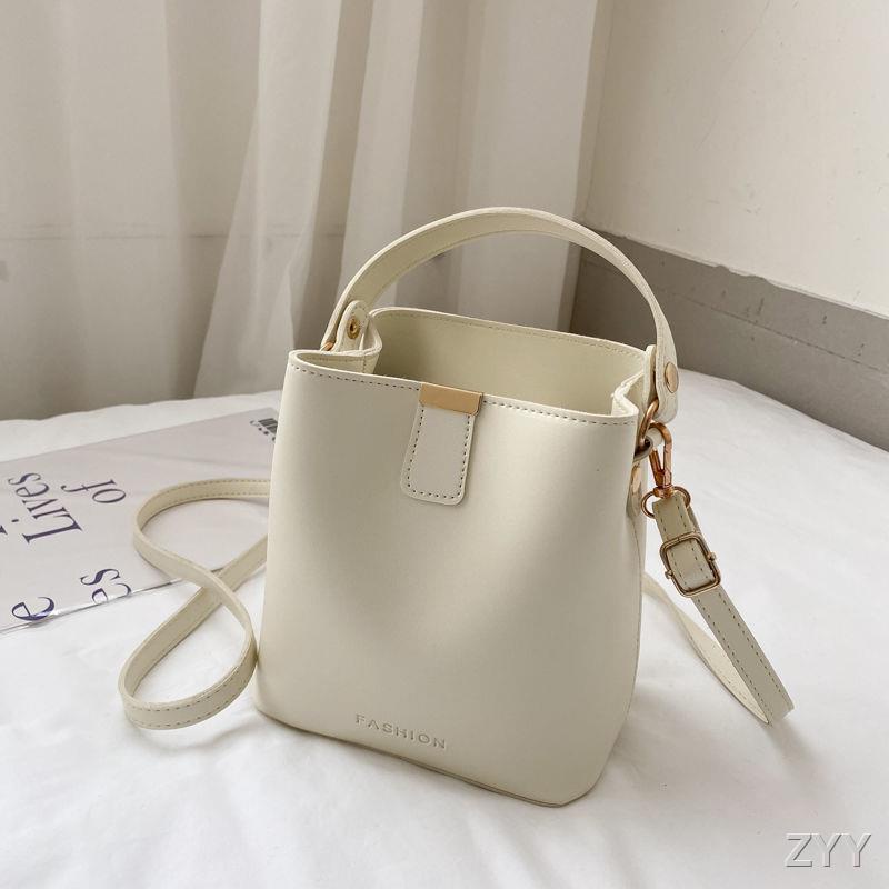 ins-กระเป๋าสะพายข้างหญิง-2023-ใหม่แฟชั่นกระเป๋าทรงถังออกแบบเฉพาะกระเป๋าถือไหล่ข้างเดียว