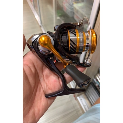 รอก-daiwa-revros-lt-กล่องสีม่วง