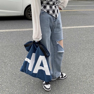 กระเป๋าถือผ้ายีนส์พิมพ์ลายแบบใหม่ฤดูร้อนเกาหลีกระเป๋าหิ้วทรงใหญ่พร้อมตัวอักษร HA ins กระเป๋าขอทานสไตล์คนขี้เกียจ