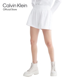 CALVIN KLEIN กางเกงขาสั้นผู้หญิง ทรง Regular  รุ่น J218964 YAF - สีขาว