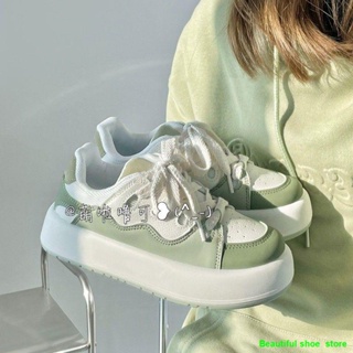 🏀⚽Best SellersMatcha สีเขียวหัวโตรองเท้าสีขาวขนาดเล็กหญิงด้านล่างหนาทุกคู่ฤดูร้อนระบายอากาศใหม่รองเท้าบอร์ดขนมปังลำลองท