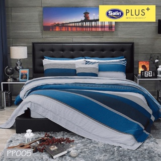 SATIN PLUS ชุดผ้าปูที่นอน พิมพ์ลาย Graphic PP005 สีน้ำเงิน #ซาติน ชุดเครื่องนอน ผ้าปู ผ้าปูเตียง ผ้านวม ผ้าห่ม กราฟิก