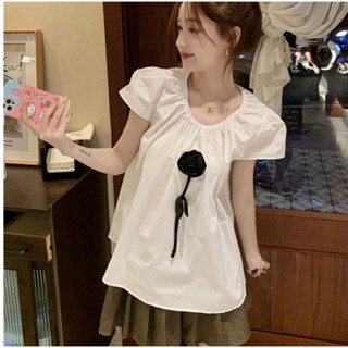 พร้อมส่ง✨เวอร์ชั่นเกาหลีสีทึบอารมณ์ดอกไม้สามมิติใหม่แขนพัฟน่ารักเสื้อหลวม 3 สี
