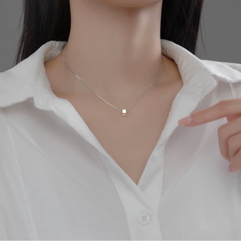 s925-square-crystal-necklace-สร้อยคอเงินแท้-คริสตัลใส-รูปทรงสี่เหลี่ยมลูกบาศก์-ใส่สบาย-เป็นมิตรกับผิว