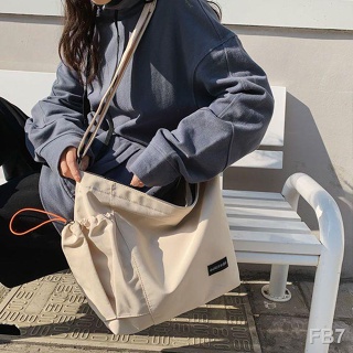 กระเป๋าผู้หญิง กระเป๋าใบใหญ่สไตล์ฮาราจูกุหญิงความจุขนาดใหญ่ 2022 นักเรียนใหม่ชั้นเดียวกระเป๋าผ้าใบสะพายไหล่กระเป๋า Messe
