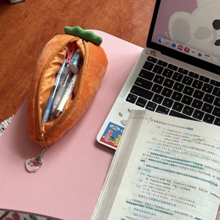 [พร้อมส่ง] กระเป๋าดินสอ ผ้ากํามะหยี่ขนนิ่ม รูปแครอท ความจุขนาดใหญ่ เครื่องเขียน
