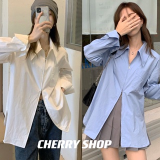 cherryshop พร้อมส่ง🔥เสื้อเชิ้ตแขนยาว เสื้อแฟชั่นวินเทจสีขาว การออกแบบซิปคู่ เสื้อเชิ้ตลำลองสไตล์เกาหลีเรียบง่าย