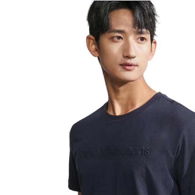 calvin-klein-เสื้อยืดผู้ชาย-ทรง-regular-รุ่น-j323262-chw-สีฟ้า