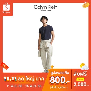 CALVIN KLEIN  เสื้อยืดผู้ชาย ทรง Regular  รุ่น J323262 CHW - สีฟ้า