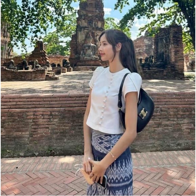 ชุดงานบุญงานบวชแฟนนาค Sira Siri ผ้าไหมอิตาลีรุ่นพี่ลิซ่า ทรงกลีบบัว ใส่แล้วสวยหรู มุมมองที่ 4
