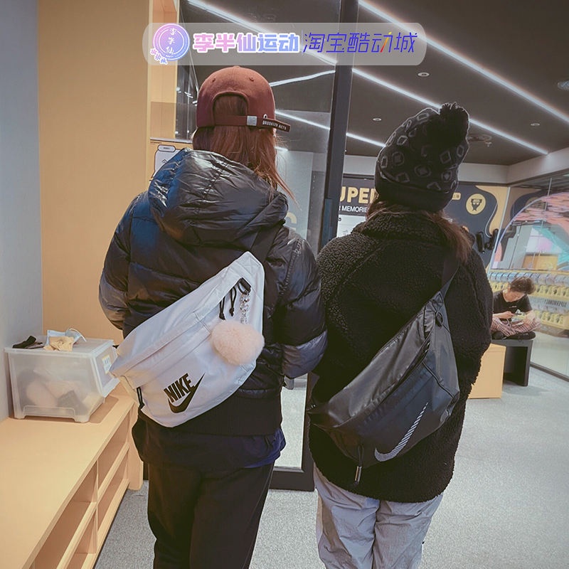 Nike NIKE กีฬาผู้ชายและผู้หญิง Wang Yibo กระเป๋าสะพายไหล่ขนาดใหญ่