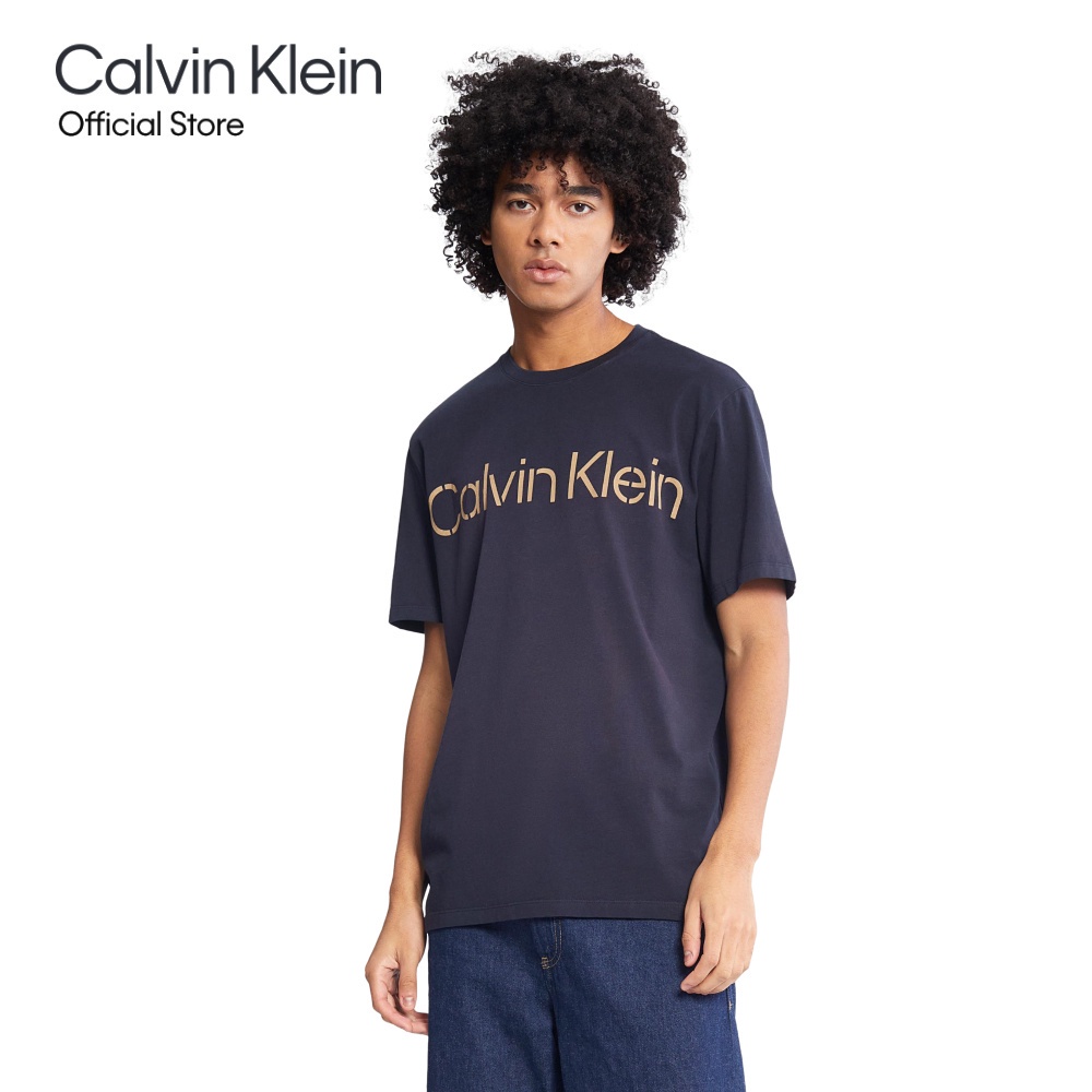 calvin-klein-เสื้อยืดคอกลมผู้ชาย-ทรง-regular-รุ่น-40qm884-cef-สีเทาเข้ม