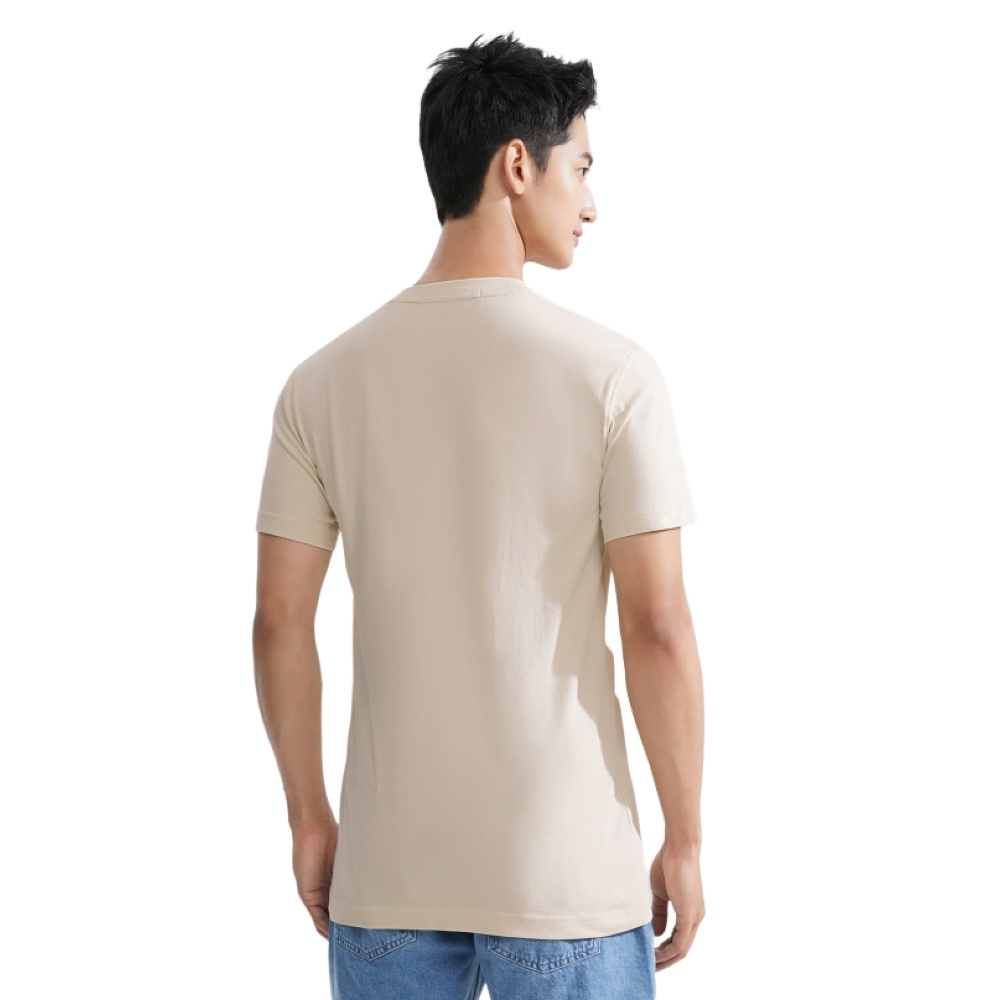calvin-klein-เสื้อยืดผู้ชาย-modern-workwear-ทรง-regular-รุ่น-j323492-acf-สีเบจ